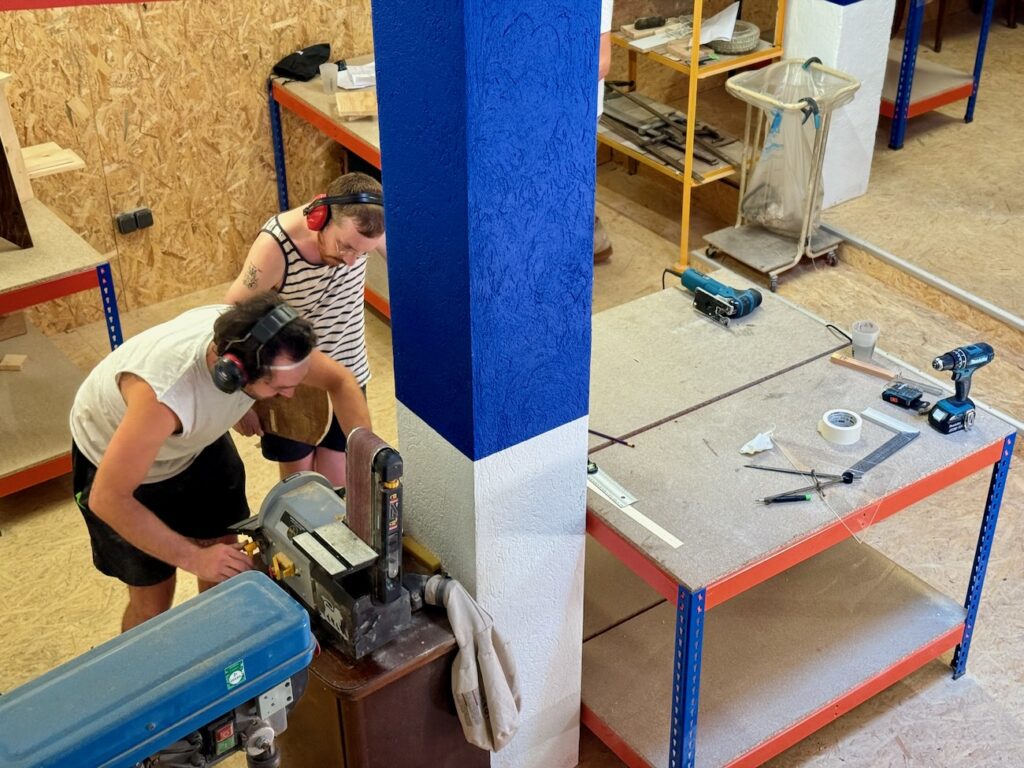 Manufacto est un atelier partagé et multidisciplinaire du 5e arrondissement de Marseille, avec une vraie démarche de réemploi.