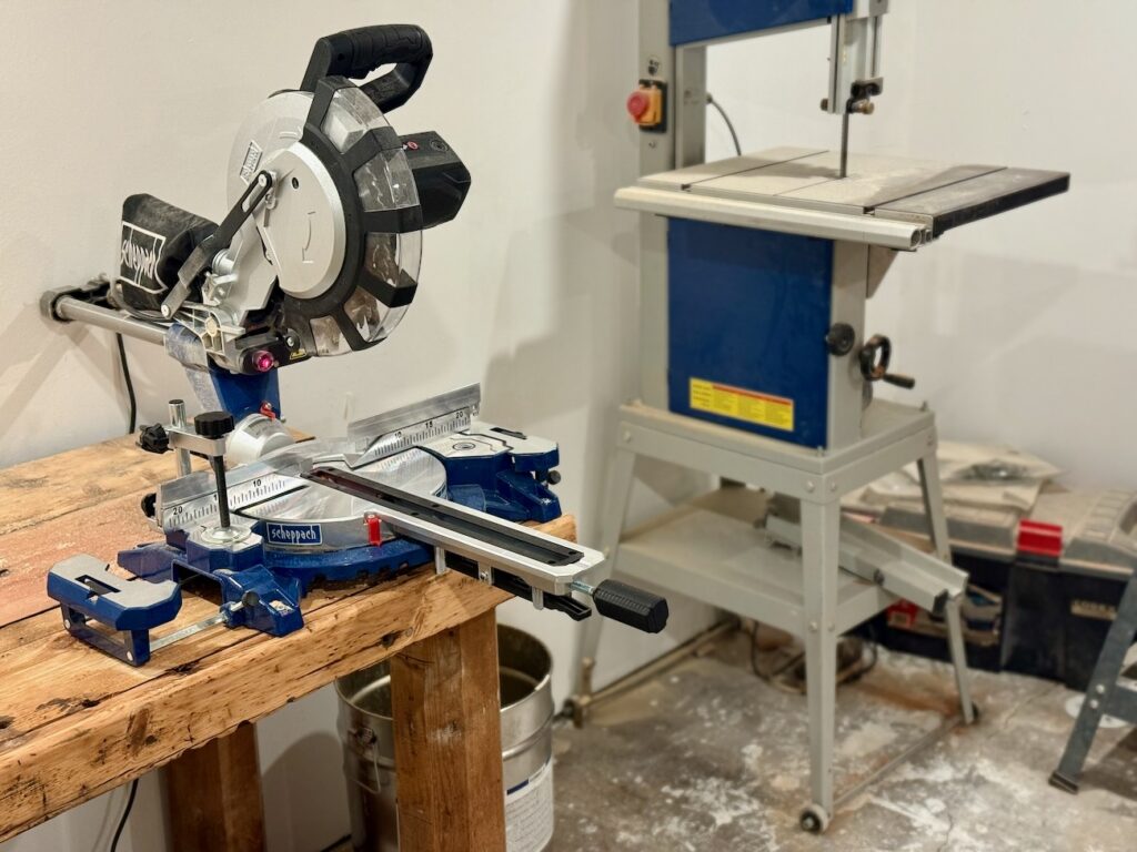 Manufacto est un atelier partagé et multidisciplinaire du 5e arrondissement de Marseille, avec une vraie démarche de réemploi. (machine bis)