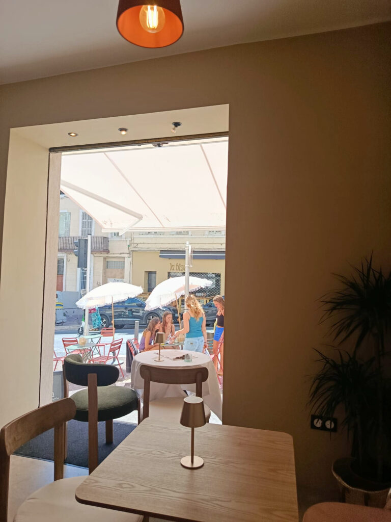 Chouka, la cantine marocaine de Vauban, mêle coffee shop, spécialités de tajines, mezze, douceurs et cocktails dans un écrin où l'on se sent comme à la maison (ouverture)