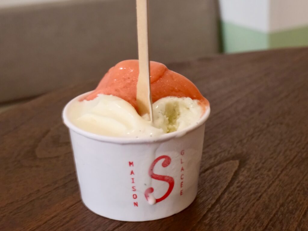 À Marseille, Soro est une maison glacée signée Romain et Anne-Sophie : gelato et sorbets maison, fruits de saison locaux, recettes désucrées et cornets maison. (glace dans pot )