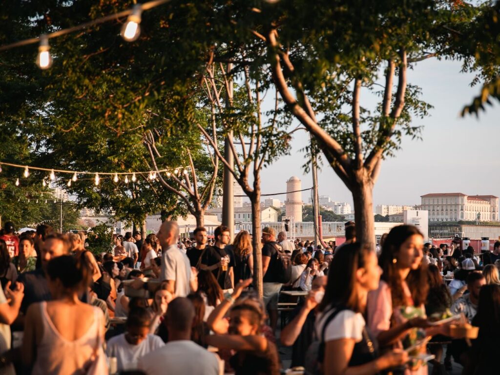 Le Street Food Festival de Marseille Provence Gastronomie remet le couvert sous la Major Du 10 au 12 septembre 2026, 38 restaurateurs, artisans, producteurs, brasseurs et vignerons vont régaler Marseille pendant trois soirées gratuites, gourmandes et musicales. (public)