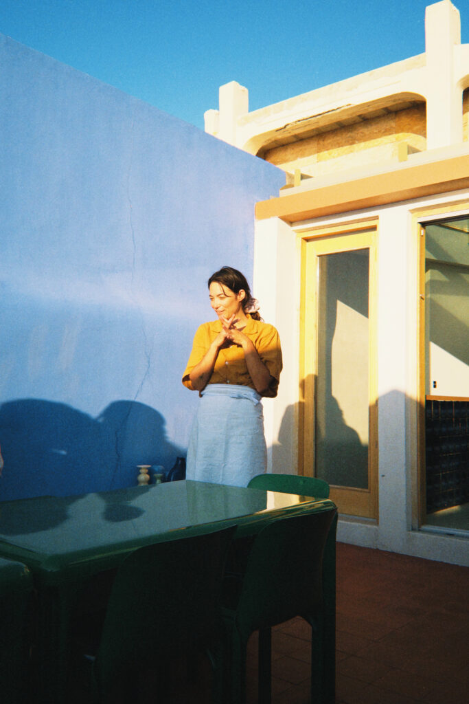 Cheffe privée et fondatrice des Bas Bleus à Marseille, Justine Pruvot imagine une table confidentielle où cuisine, esthétique et émotion composent une expérience hors du commun (justine dehors)