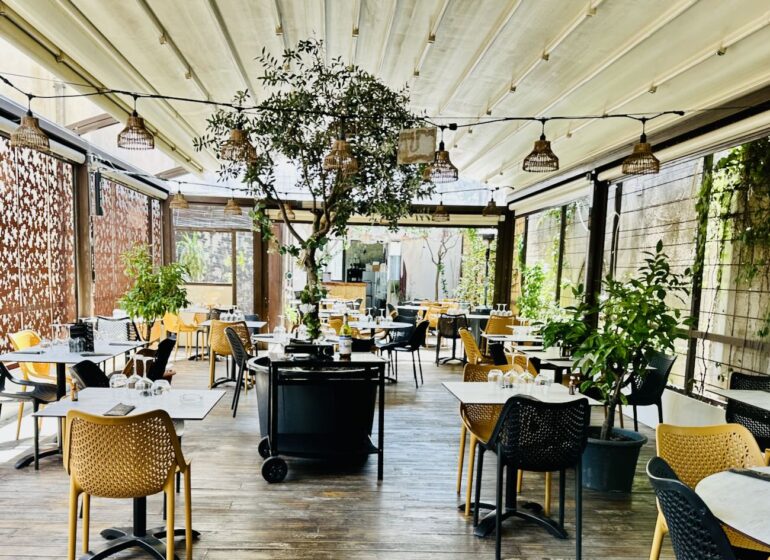 À Marseille, dans le quartier des 5 avenues, la Table Marseillaise revisite la cuisine provençale avec des produits frais et de saison dans une ambiance conviviale, entre restaurant, terrasse et bar à tapas (patio)