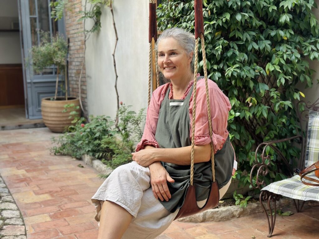 À la Madrague de Montredon, Montrose Studio est un nouvel atelier de céramique à Marseille imaginé par Alya Kazakevich. Dans un lieu lumineux ouvert sur un patio, la céramiste propose des cours et ateliers pour enfants et adultes, entre modelage, création et expérimentation (alya)