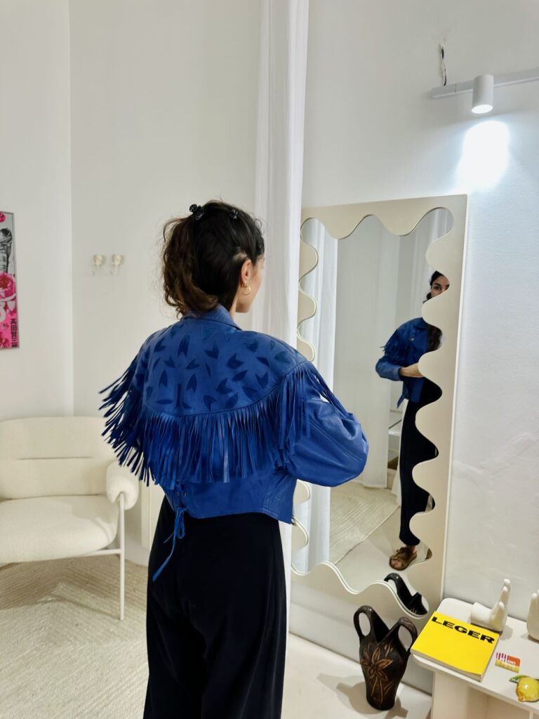 À Marseille, Studio Rococo est un nouveau lieu hybride imaginé par Ilana Guershovsky, à la croisée de la mode vintage, de la décoration et de l’architecture intérieure (essayage)