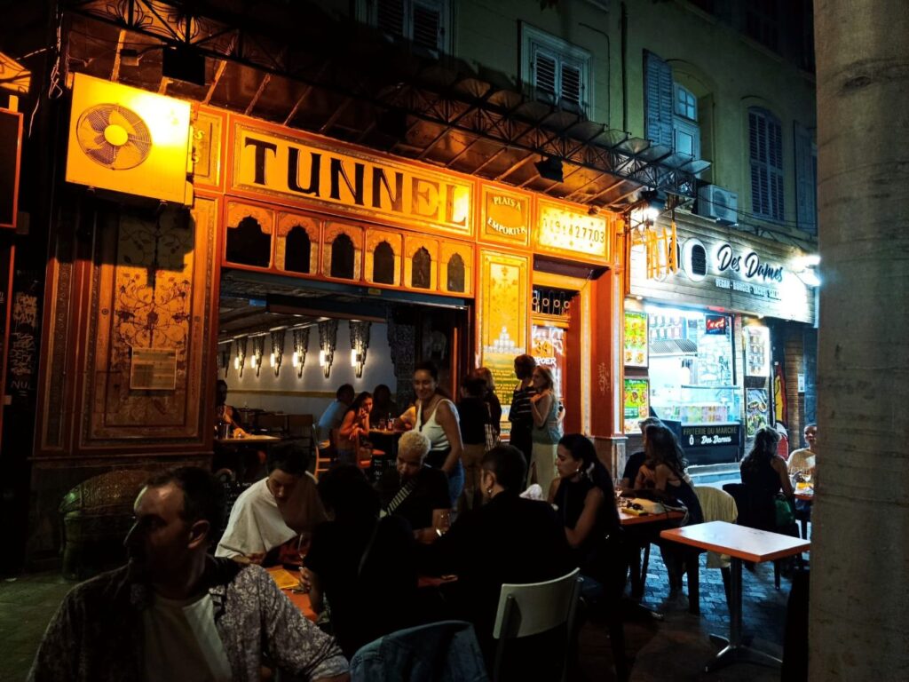 À Marseille, Tunnel est à mi-chemin entre bar à vin et resto de petites assiettes. Une cuisine instinctive et décomplexée, pensée pour être partagée (soir)