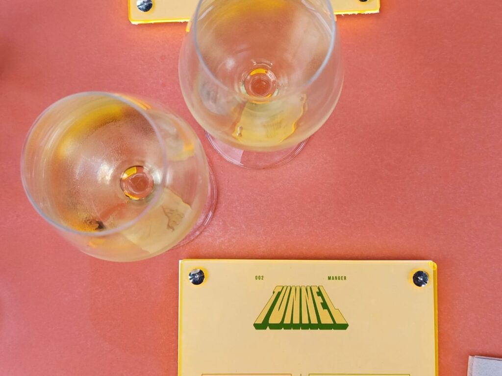 À Marseille, Tunnel est à mi-chemin entre bar à vin et resto de petites assiettes. Une cuisine instinctive et décomplexée, pensée pour être partagée (vin)