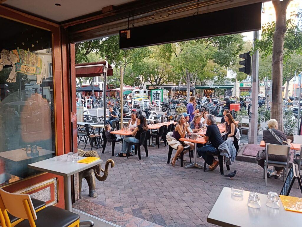 À Marseille, Tunnel est à mi-chemin entre bar à vin et resto de petites assiettes. Une cuisine instinctive et décomplexée, pensée pour être partagée (terrasse)