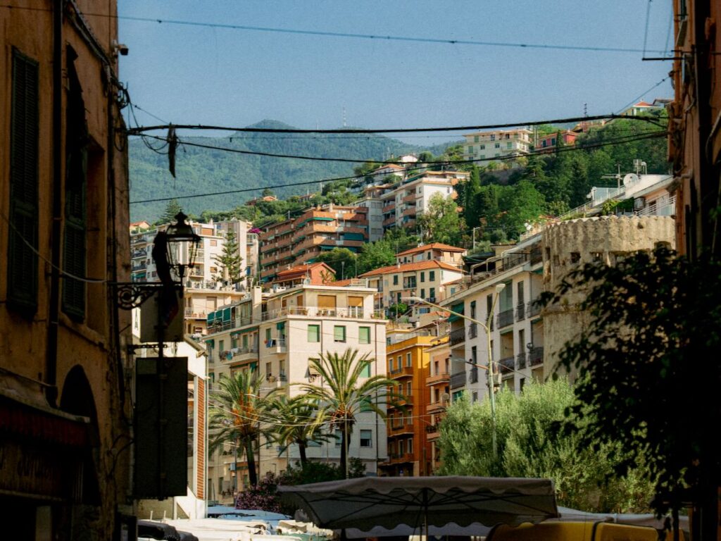 Basé à Marseille, Barcino caffè sélectionne des cafés italiens artisanaux auprès de quatre torréfacteurs familiaux. Arabica, robusta et assemblages d’exception, fraîchement torréfiés et disponibles en ligne (ville)