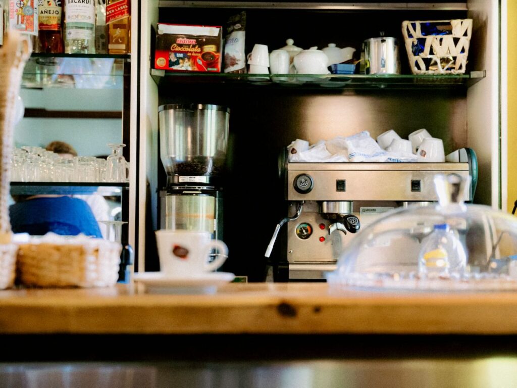Basé à Marseille, Barcino caffè sélectionne des cafés italiens artisanaux auprès de quatre torréfacteurs familiaux. Arabica, robusta et assemblages d’exception, fraîchement torréfiés et disponibles en ligne (bar)
