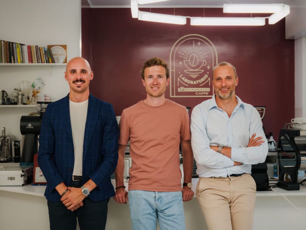 Basé à Marseille, Barcino caffè sélectionne des cafés italiens artisanaux auprès de quatre torréfacteurs familiaux. Arabica, robusta et assemblages d’exception, fraîchement torréfiés et disponibles en ligne (rentre producteur)