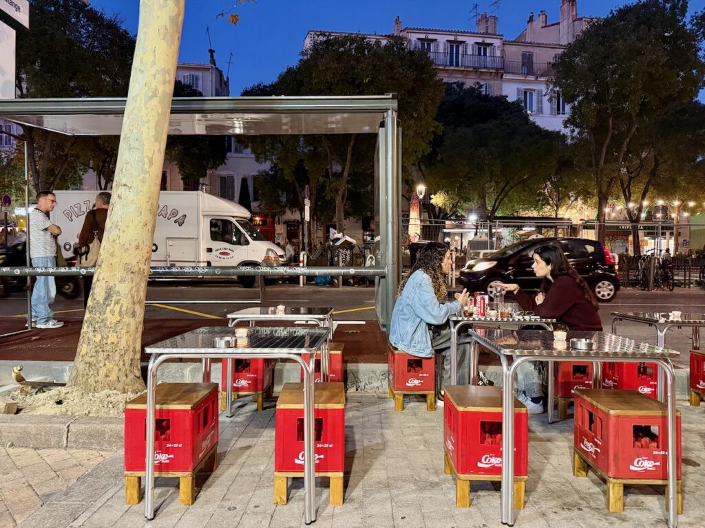 Place Notre-Dame du Mont, une taqueria nichée dans un mouchoir de poche deale bien plus que des tacos pour le bonheur des aficionados de street-food  d’Amérique latine.