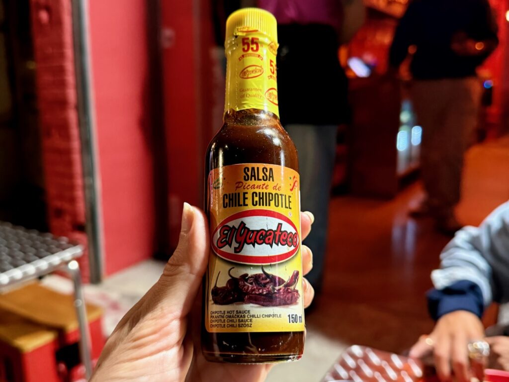 Place Notre-Dame du Mont, une taqueria nichée dans un mouchoir de poche deale bien plus que des tacos pour le bonheur des aficionados de street-food d’Amérique latine. (sauce)